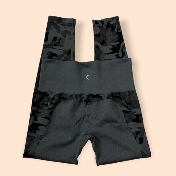 ZYIA Gray Camo Performance Legging - Picture 6 of 9